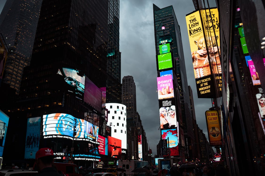 Read more about the article 7 Ways Digital Signage Can Save You Time and Money